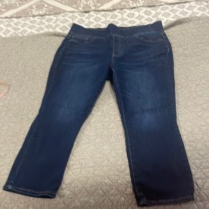 Pull on capris dark demon wash no distressing